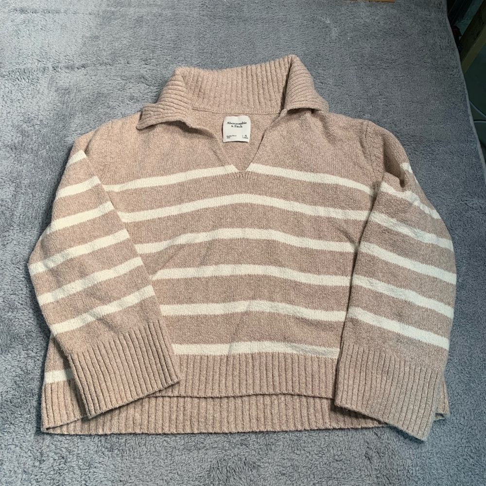 Cozy Striped V-Neck Women’s Sweater in Soft Beige and Cream